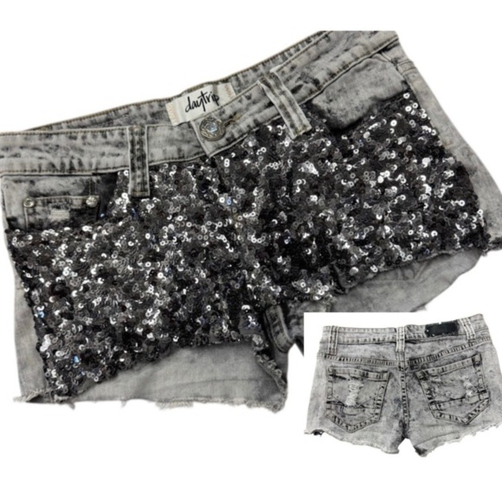 Festival Bling Glam Daytrip Size 26 Capricorn‎ Distressed Denim Sequins Shorts